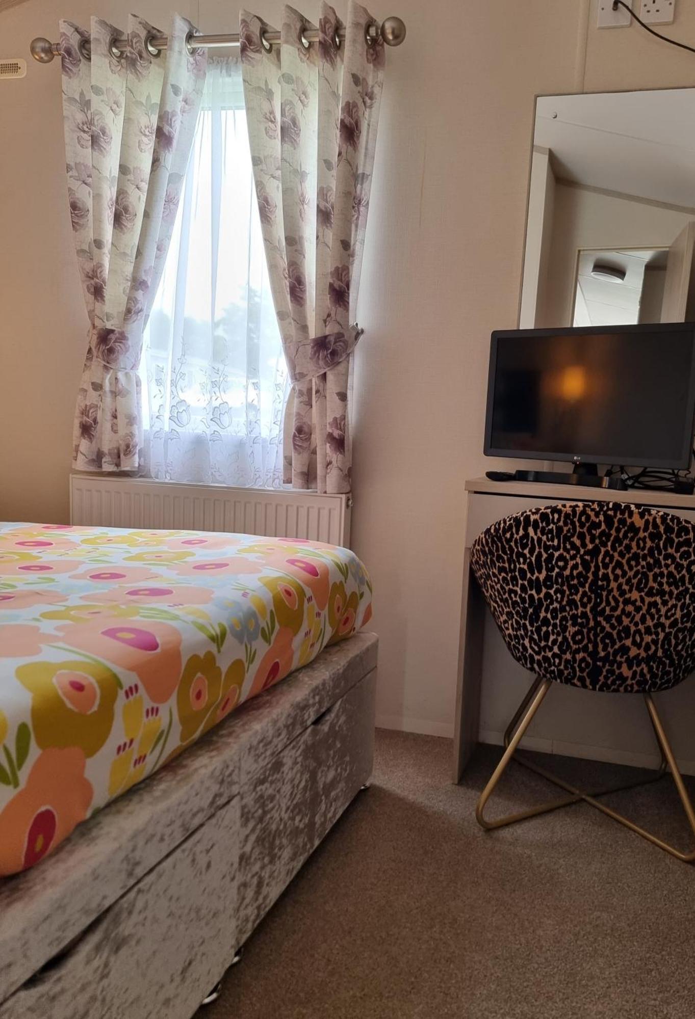 Static Caravan To Hire , Hoburne Devon Bay Hotel Goodrington Eksteriør billede
